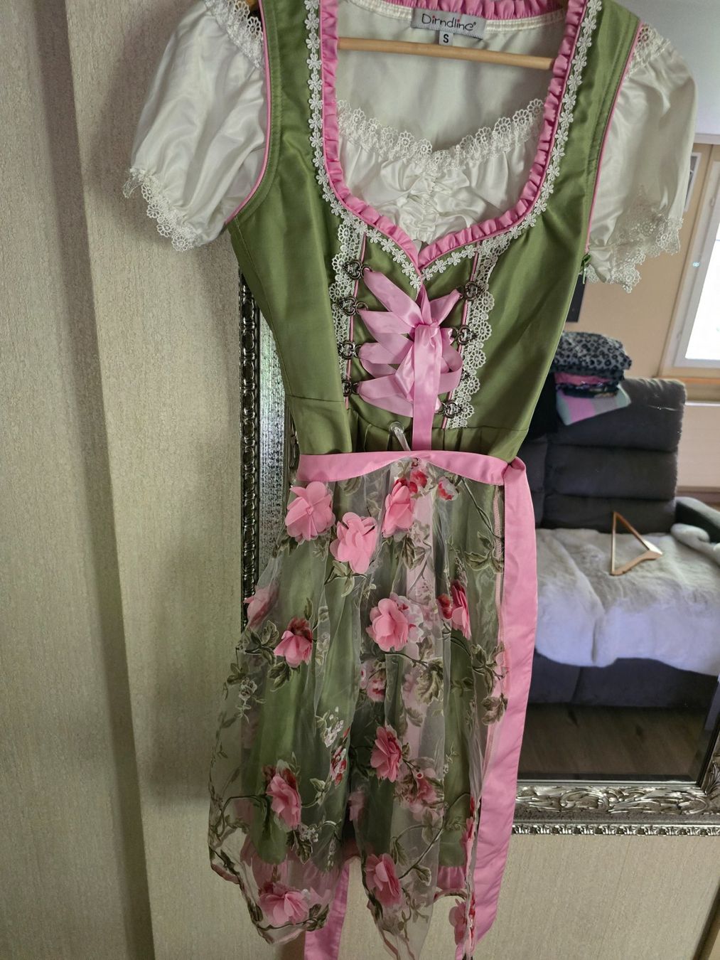 Vestiti: Schönes Dirndl Gr. S von Dirndline – Usato da Reute AR venduto da angelflower