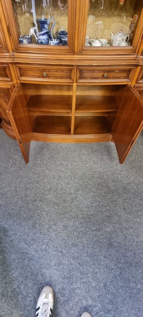 Buffets: Schönes Büffet Edle Vitrine Stilmöbel – D'occasion à Flums par Flumsantik 4