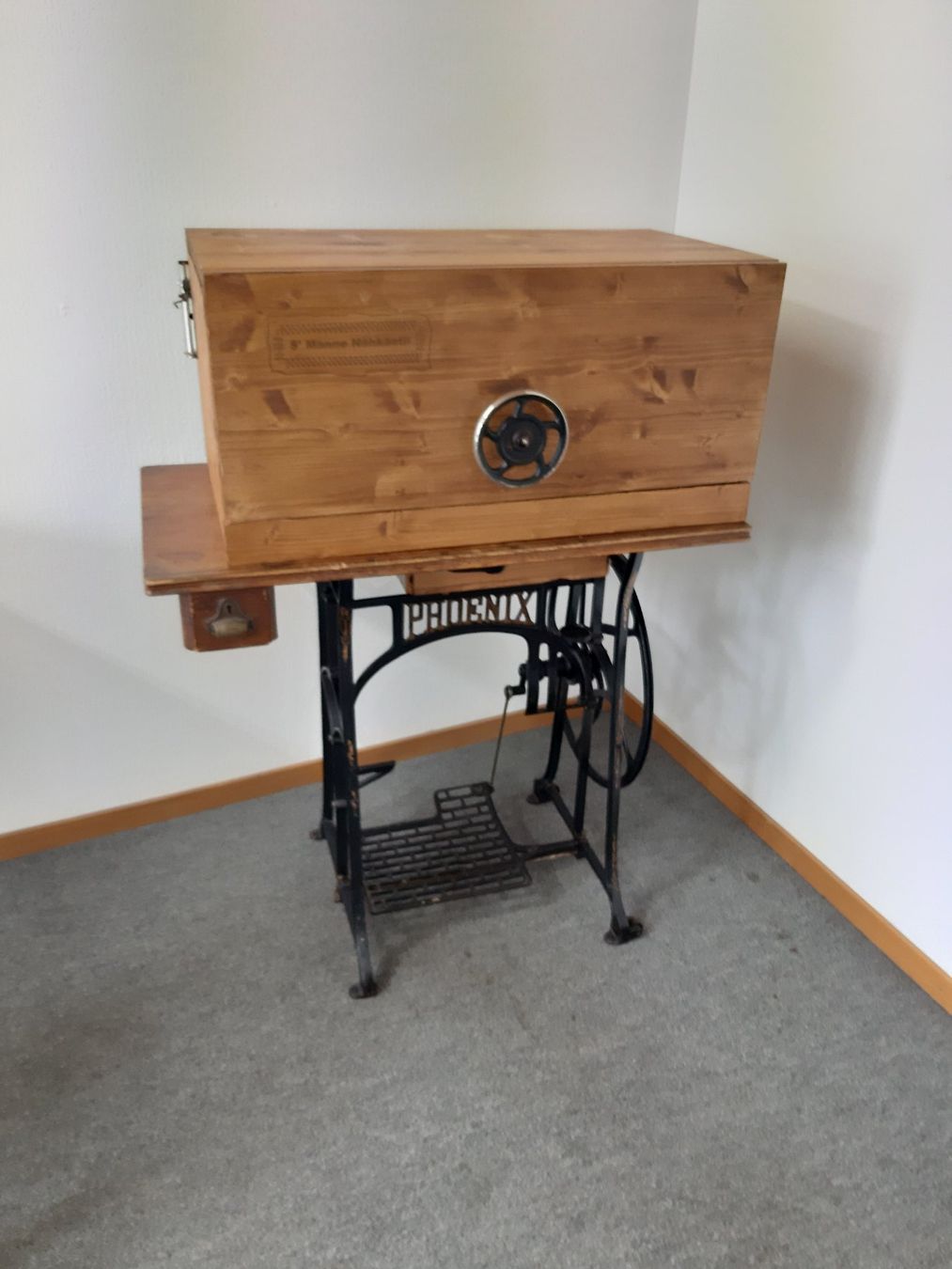 Allestimento di negozi e stand fieristici: Minibar S’Manne Nähkästli – Usato da Meilen venduto da gwunderfitzig 5