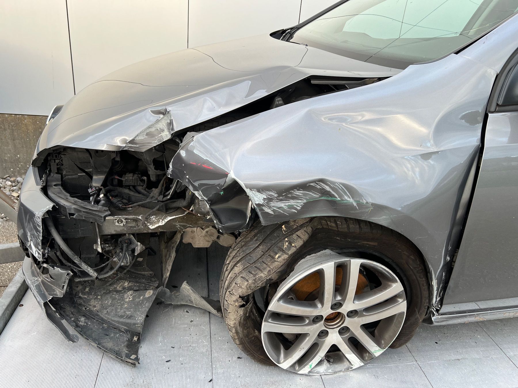 VW Automobili: VW Golf 6 1,4l TSI Unfall Auto – Usato da Safenwil venduto da vw-teile 1