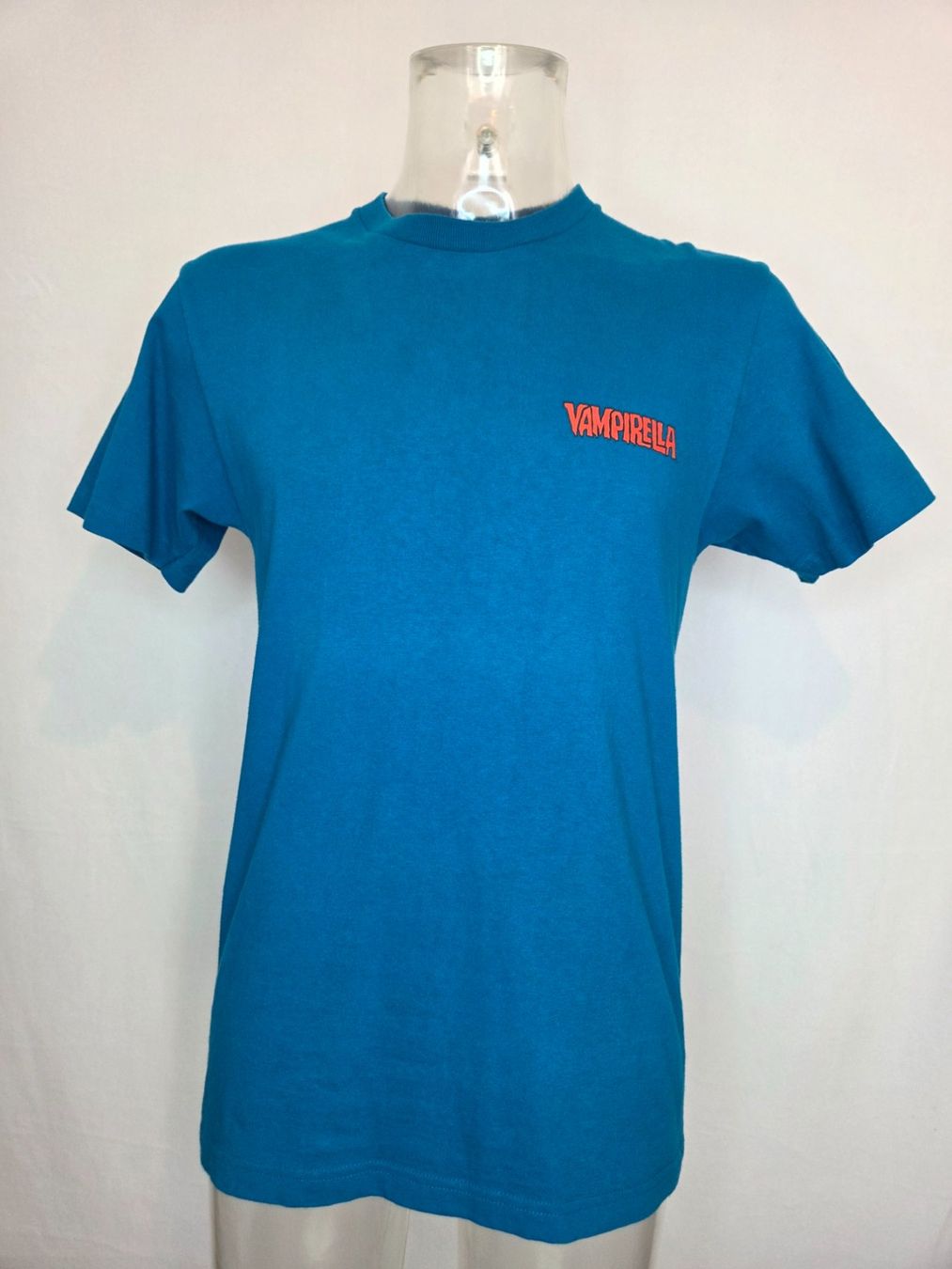 Supreme T-shirts: Supreme Vampirella Tee SS17 - M – D'occasion à Bern par -Aniko- 1