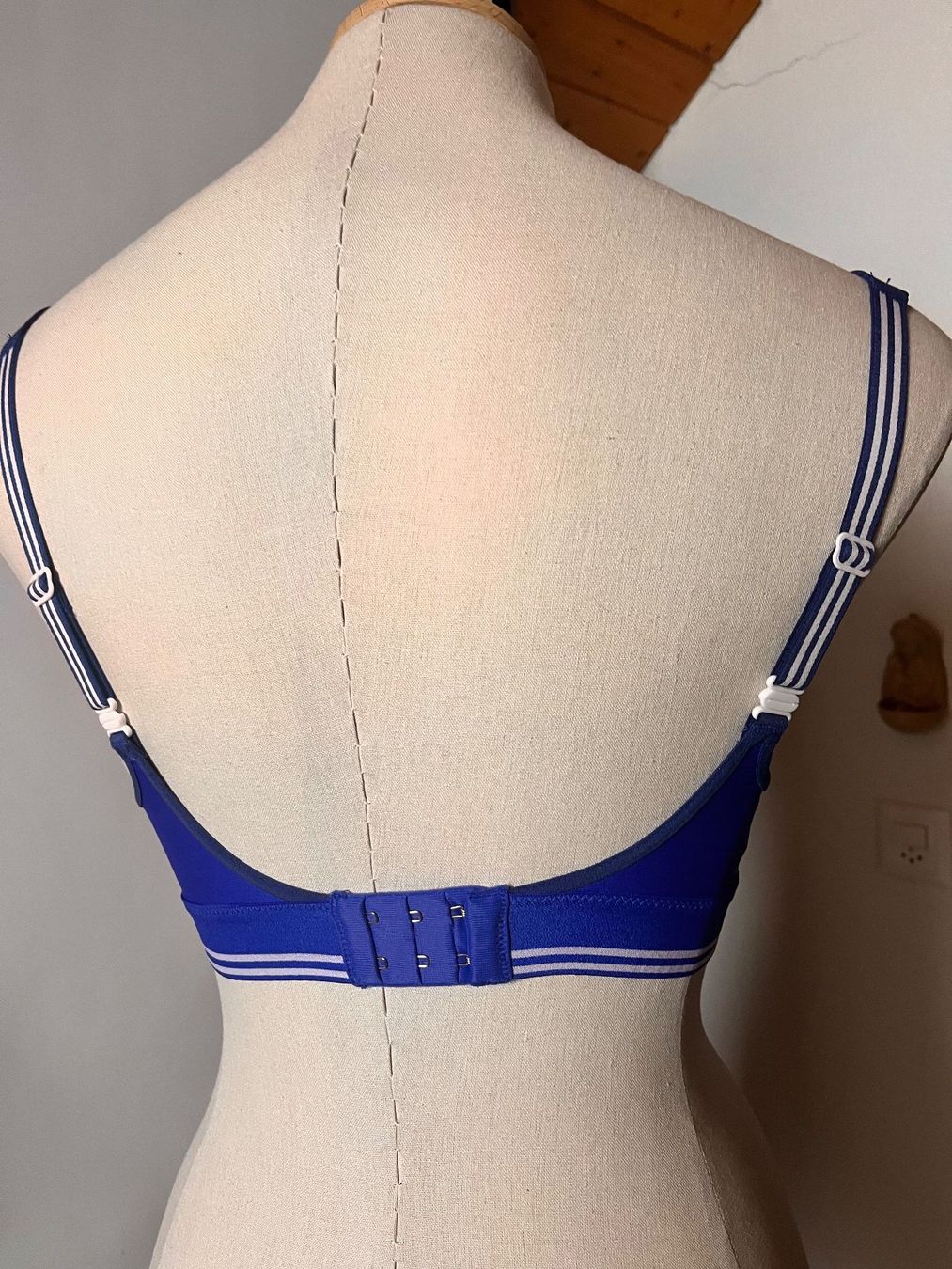 Triumph Altra biancheria intima: TRIUMPH, Sport-BH, Triaction DYNAMIC LITE, Grösse 70B, Blau – Nuovo e nell'imballaggio originale da Rudolfstetten venduto da gst_g7xl 4