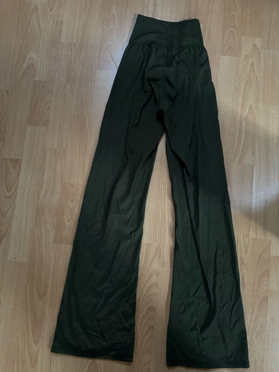 Gymshark Leggings: Gymshark Elevate Flared grün Grösse S – Neu (gemäss Beschreibung) aus BERN von mar_rz79 2