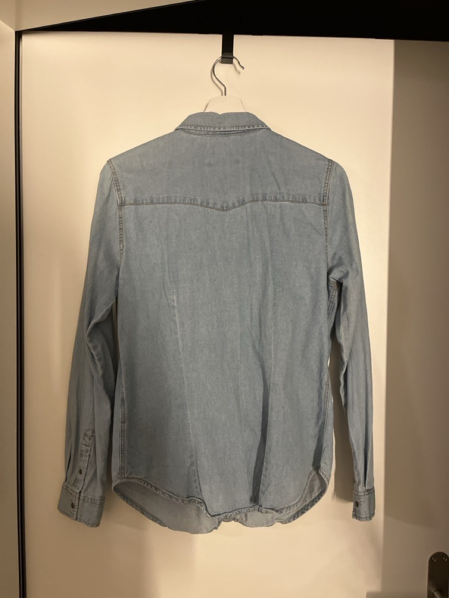 Pull&Bear Camicette: Damen Jeanshemd Pull&Bear hellblau – Nuovo (secondo la descrizione) da Chur venduto da flu_68vj 2