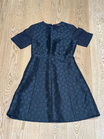 Gut erhaltenes Kleid