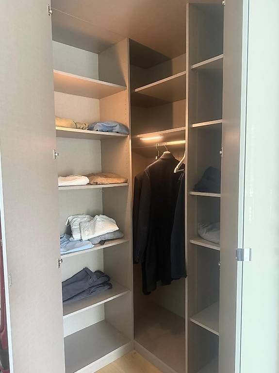 Schränke: Kleiderschrank  – Gebraucht aus Zürich von mkn_b7np 1