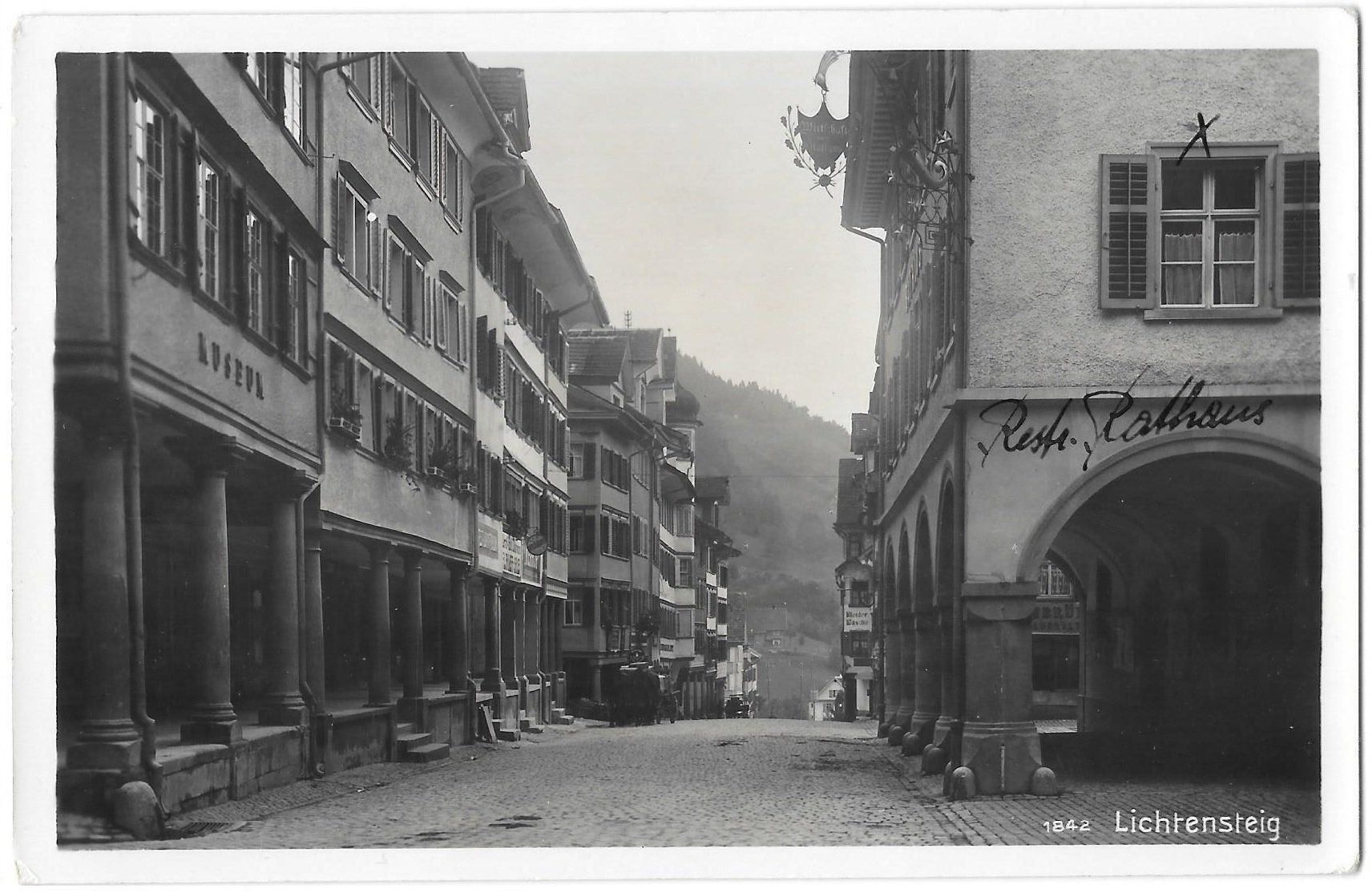 Cartoline postali: Lichtensteig Strassenpartie mit Restaurant Rathaus – Usato da Olten venduto da clotaldi