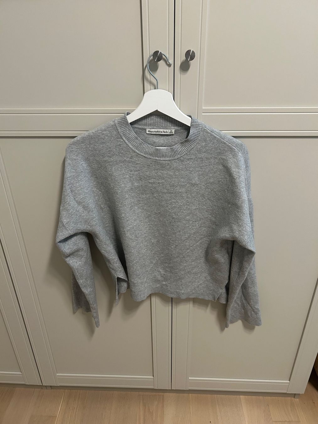 Abercrombie Pullover & Sweatshirts: Grauer Strickpullover von Abercrombie & Fitch – Gebraucht aus Solothurn von anj_5zhn
