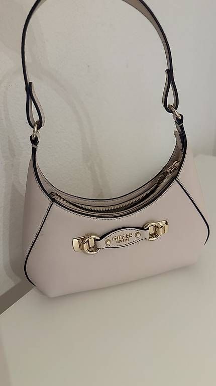 Taschen für Damen: Guess Tasche – Gebraucht aus Wettingen von bah_cdd9