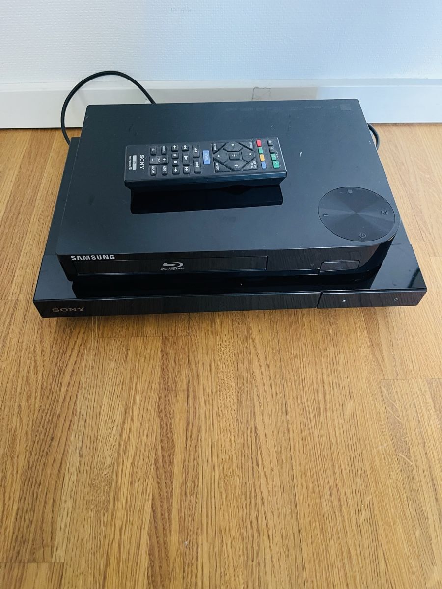 Samsung Multimediaplayer & Streamer: Lecteur Blu-ray Samsung et Sony noir – Gebraucht aus Zürich von Ndzinga