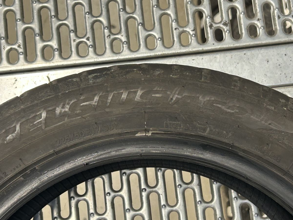 Sonstiges Schreiben & Zeichnen: Vendo #4 pneumatici Toyo Celsius  – Gebraucht aus Walchwil von gpd_6dfp 3