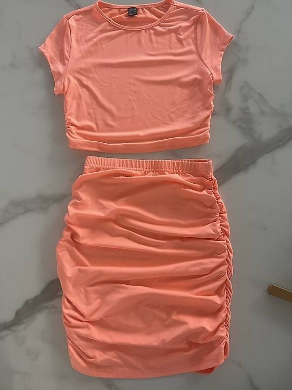 Lotti di vestiti: Zweiteiler coral Farbe  – Nuovo e nell'imballaggio originale da Erlinsbach SO venduto da mel_9nj8