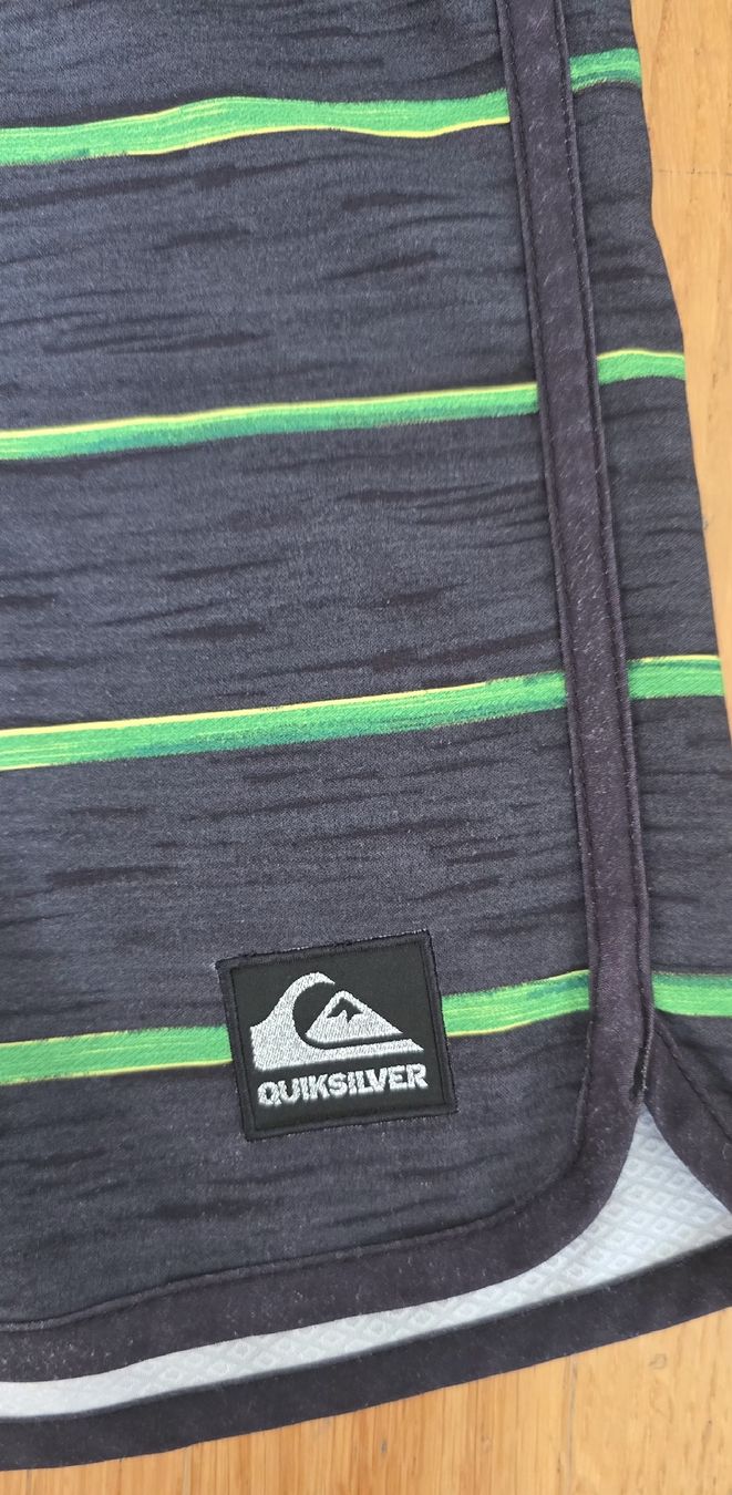 Quiksilver Badehosen: Short de bain Quiksilver rayé, taille 33 – Gebraucht aus Genève von MariaS2 2