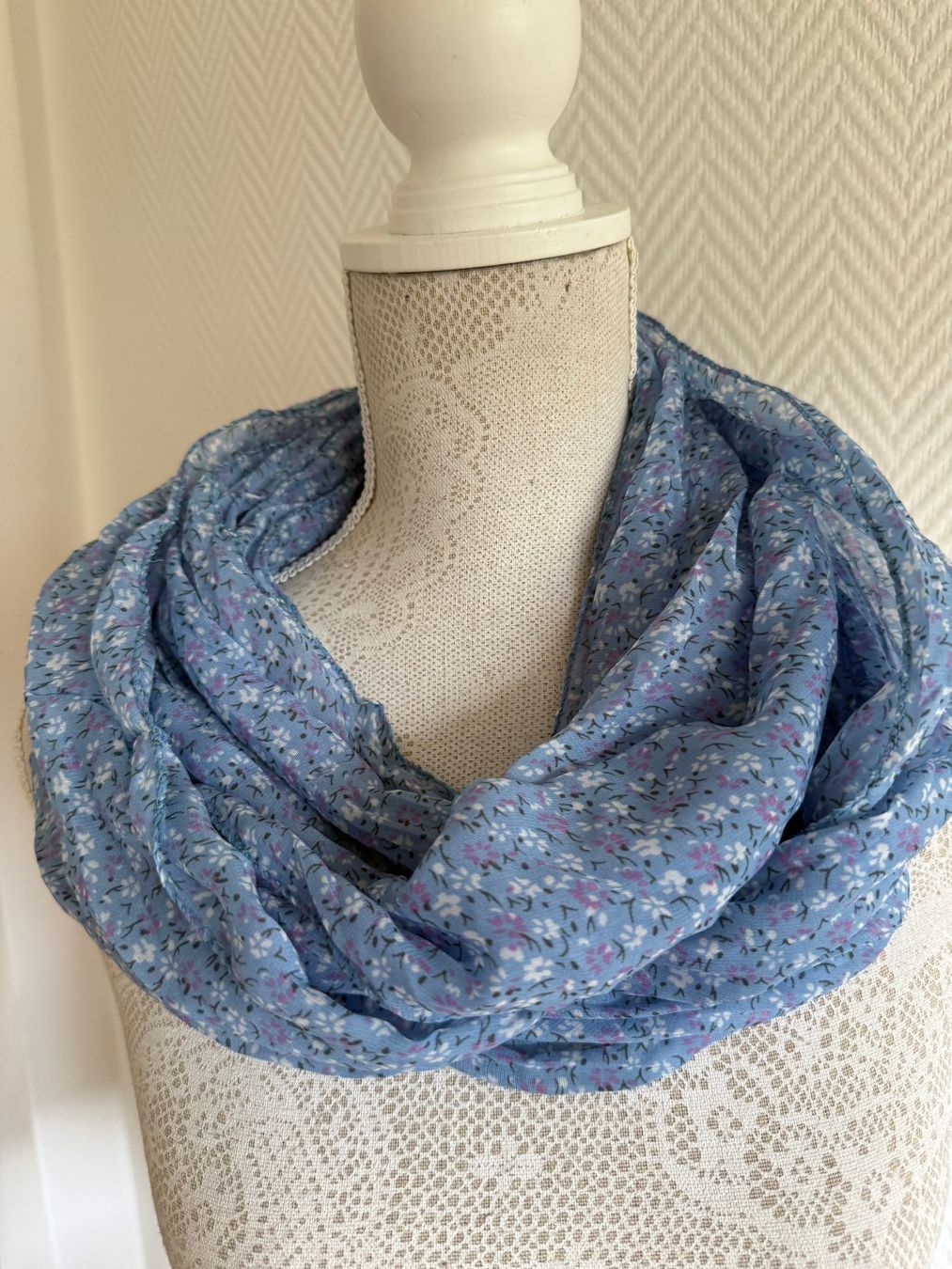 Foulard & Sciarpe: Neu Loop Tuch Viskose 76 x 46 cm – Nuovo e nell'imballaggio originale da Kirchdorf AG venduto da coco123
