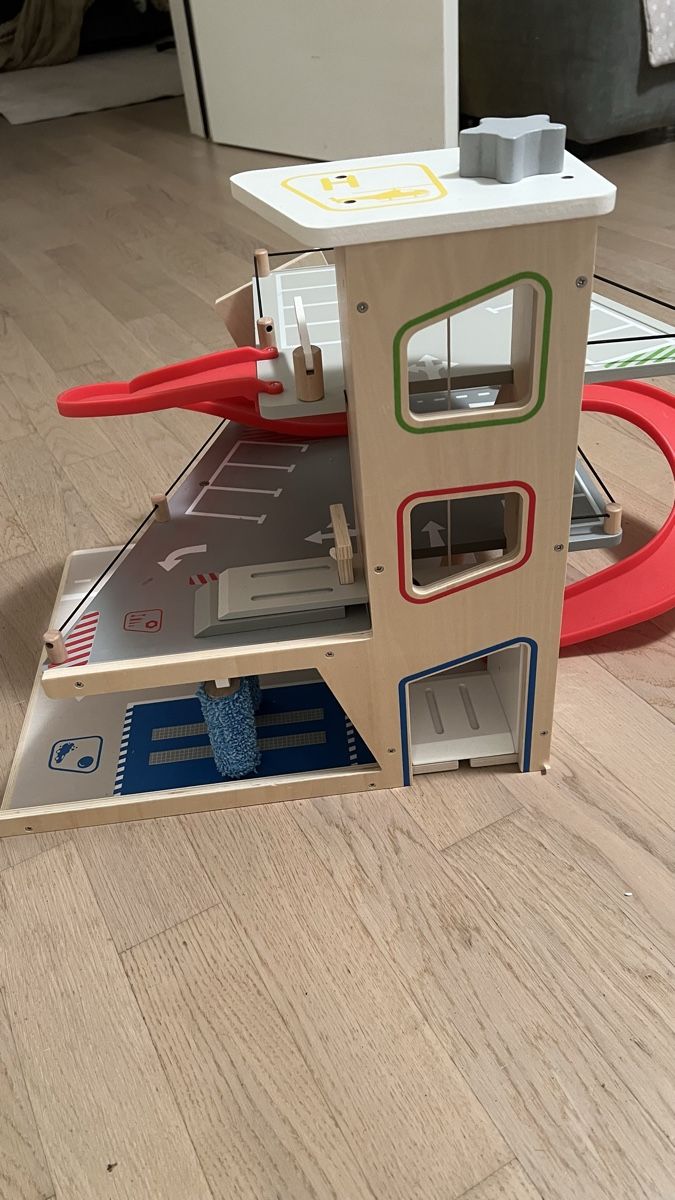 Spielzeuge: Small Foot Auto Garage  – Gebraucht aus Zürich von car_bd6x 2
