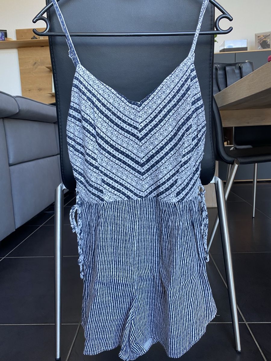 Bershka Tute: Combi-short bleu marine & blanc Bershka – Usato da Mathod venduto da Alice977