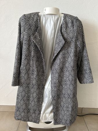 H&M Mantel schwarz weiss geometrisch Grösse 36