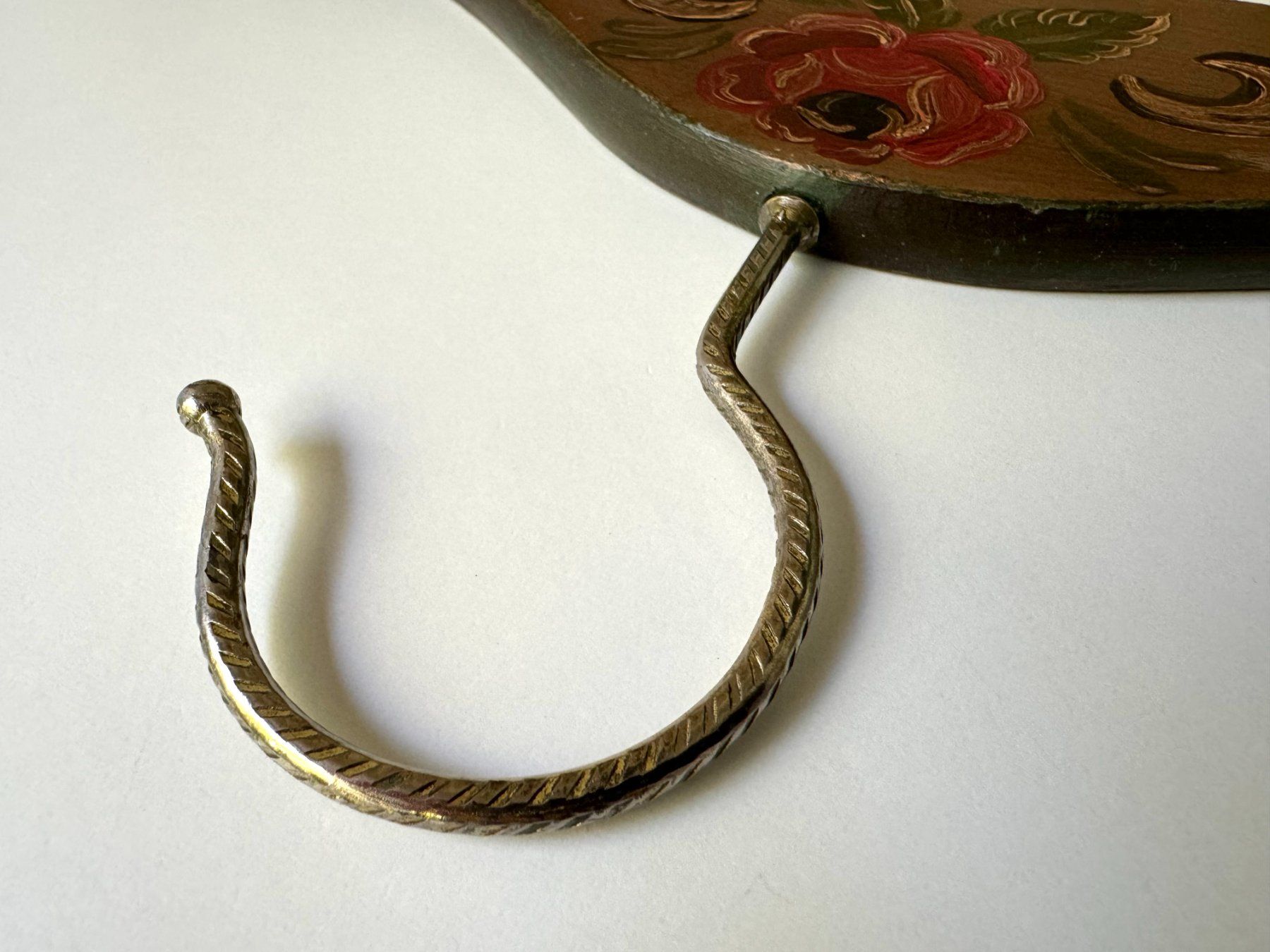 Appendiabiti: Cintre peint vintage – Usato da Genève venduto da Reveur 2