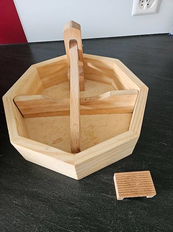 Articoli in legno: Nussknacker aus Holz – Usato da Dänikon ZH venduto da fantasia53