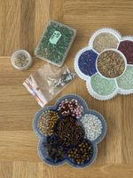 Bastelperlen Set mit Boxen diverse Farben und Formen, neu