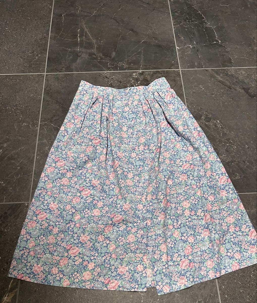 Jupes: Vintage Rockabilly Tellerrock, Blumenmuster – D'occasion à Kleinandelfingen par Doratschikov