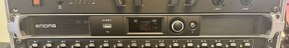 Midas M32C Digital Rack mit Klark Teknik DN32-LIVE (Gebraucht) in ...
