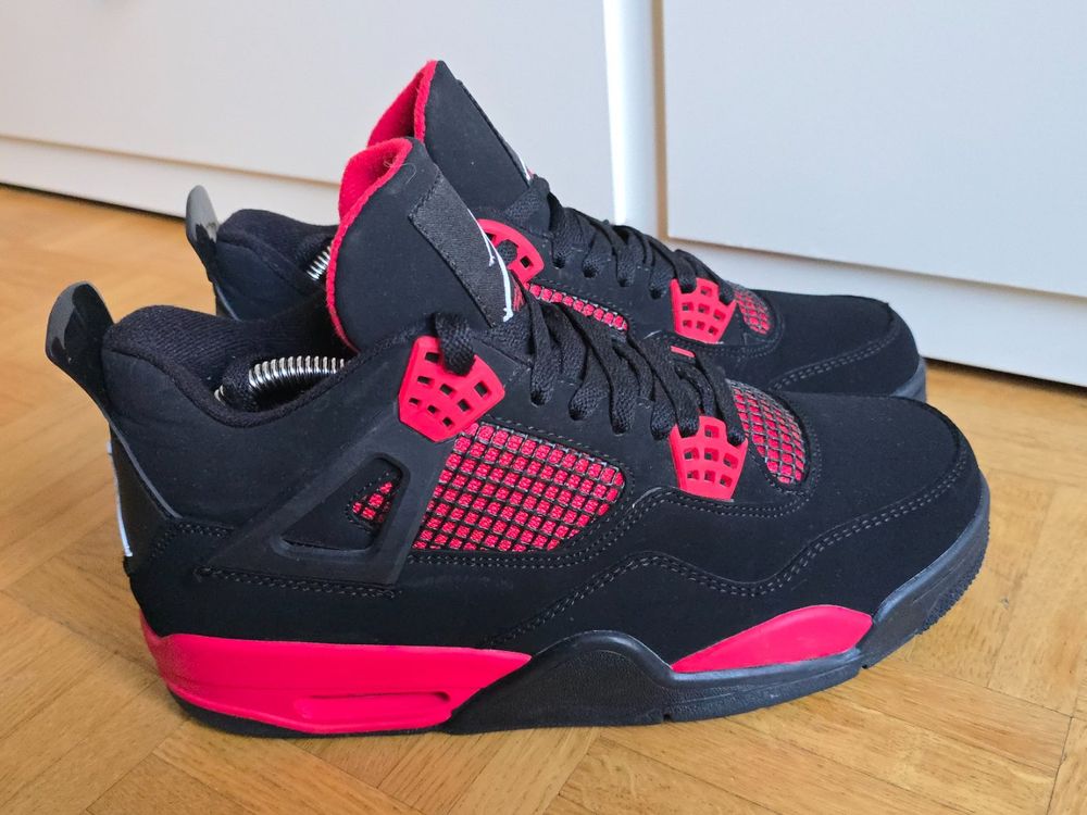 Jordan Retro Red Thunder EU 42 (Gebraucht) in Wallisellen für