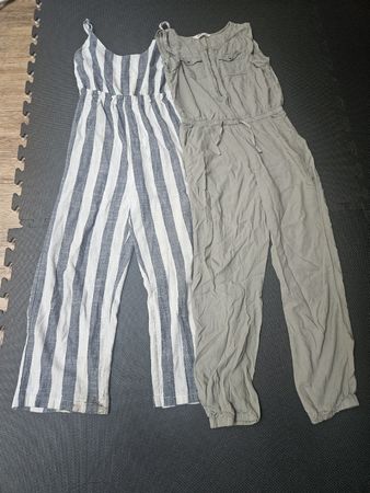 Zwei Jumpsuit in Weiss/Grau und Grün