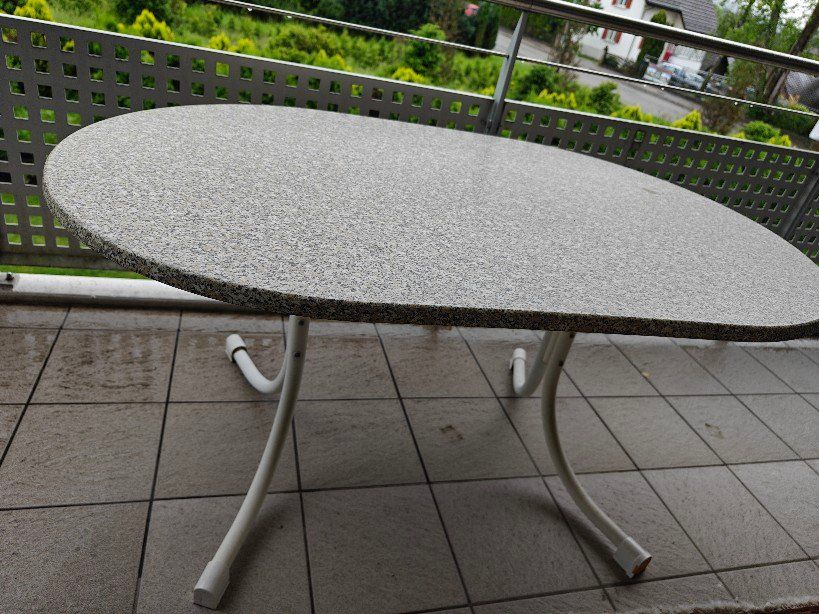 Esstisch für Balkon oder Garten, Plastik Kaufen auf Ricardo