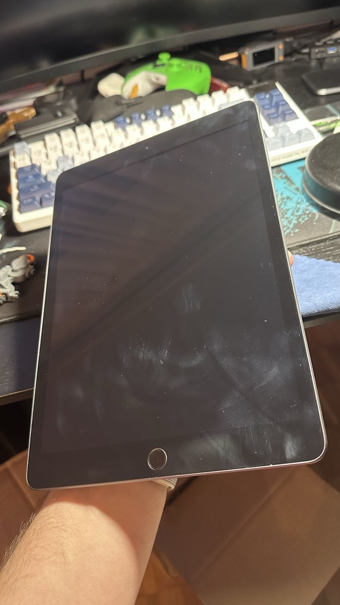 Apple Tablet PC: iPad 8 128GB iCloud gesperrt – Difettoso da Wädenswil venduto da dai_2bcv