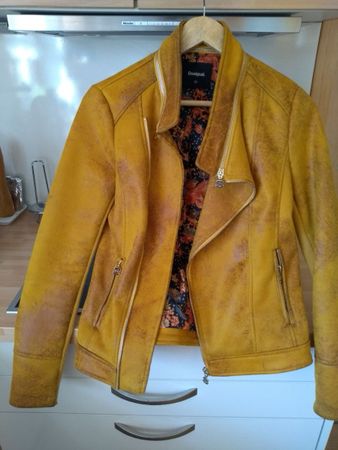 Desigual Übergangs Jacke, Grösse 36, Senfgelb mit Muster
