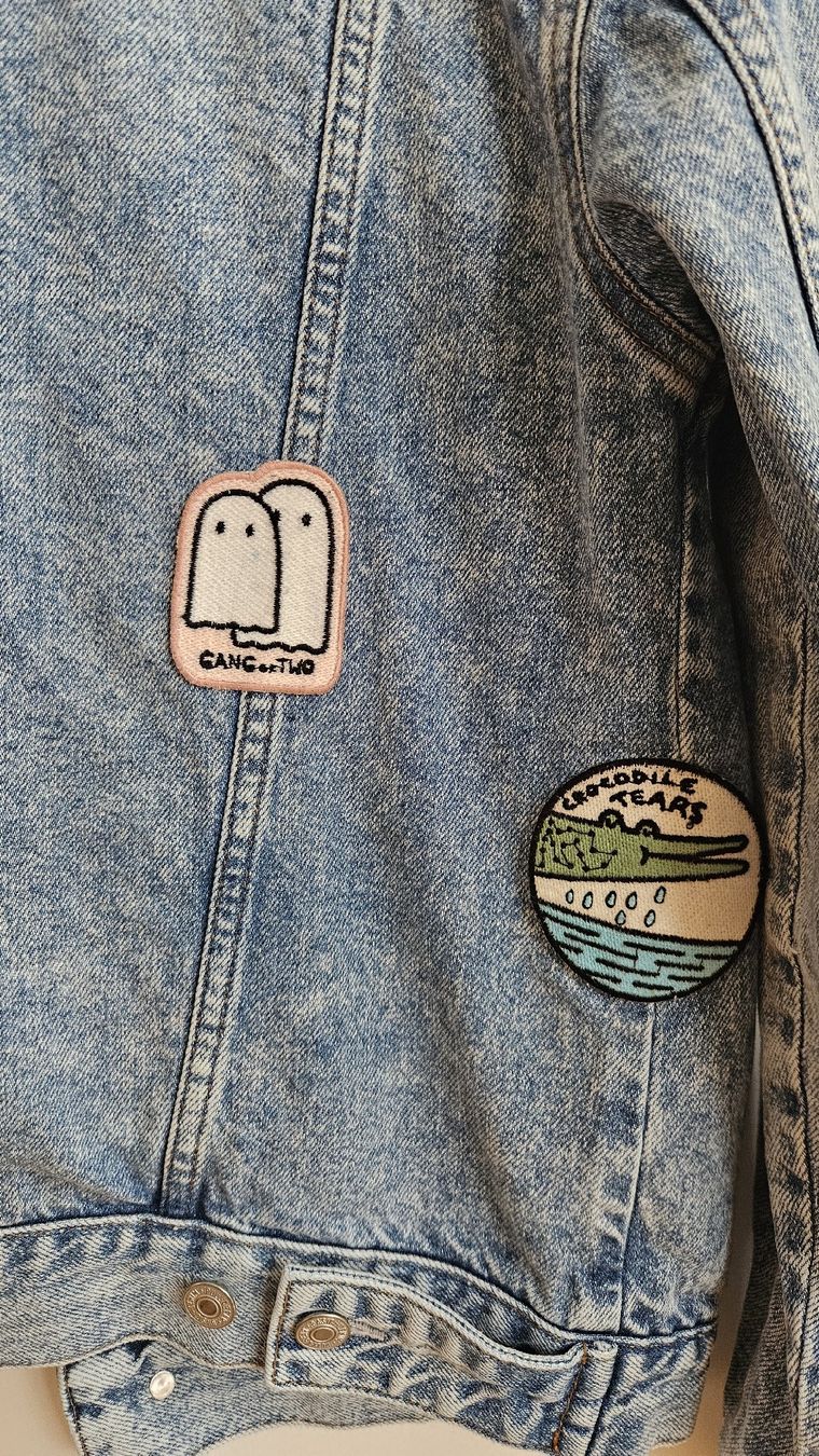 Pull&Bear Giacche: Pull&Bear Jeansjacke mit Patches, Grösse S – Usato da Wetzikon ZH venduto da ELIVNE 2