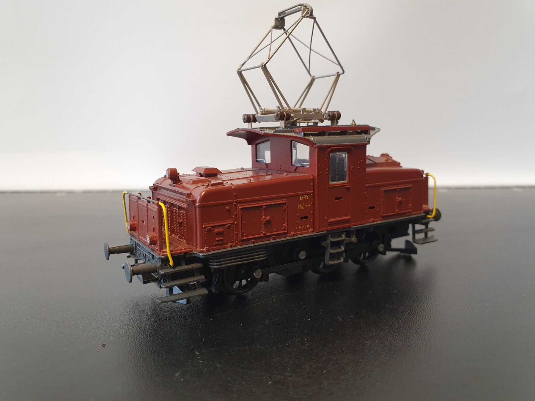 Roco Modellini di ferrovie: ROCO:DC: SBB Ee 3/3 BRAUN VITRINENMODELL – Usato da Biglen venduto da taunus82 3