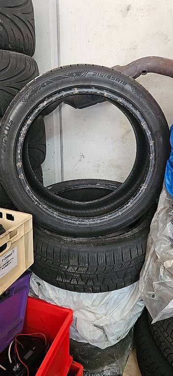Altro in Scrittura & Disegno: Gomme invernali 215/45/18 – Usato da Vernate venduto da cecefront 1
