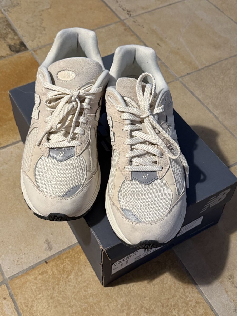 New Balance Scarpe da uomo: New Balance 2002R beige Grösse 45 – Usato da Basel venduto da Stauffer94 2