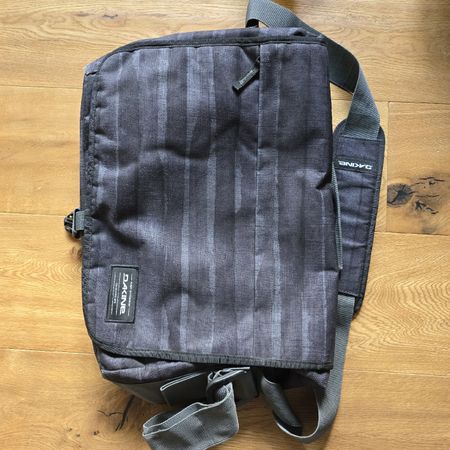 Dakine Laptoptasche / Umhängetasche, neuwertig, Top Zustand!
