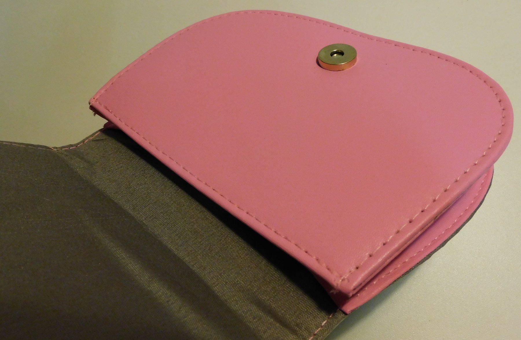 Borse & Zaini: Tasche Mädchenhafte rosa Umhänge/Handtasche – Usato da Sursee venduto da 76 3