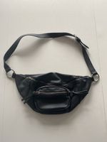 Schwarze Bauchtasche aus fakeLeder - Top Zustand!