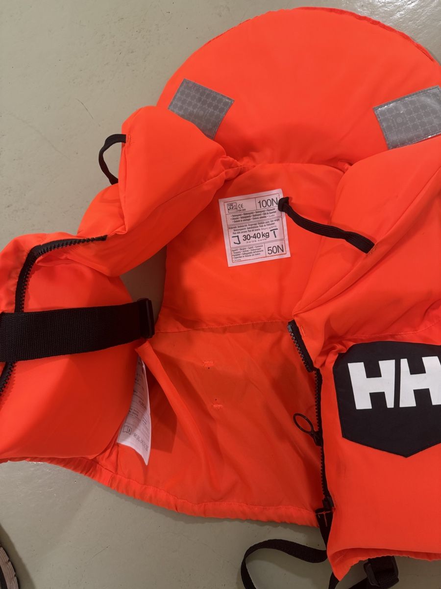 Helly Hansen Schwimmwesten: Helly Hansen Schwimmweste 30-40KG – Gebraucht aus Zürich von jti_y5fb 1