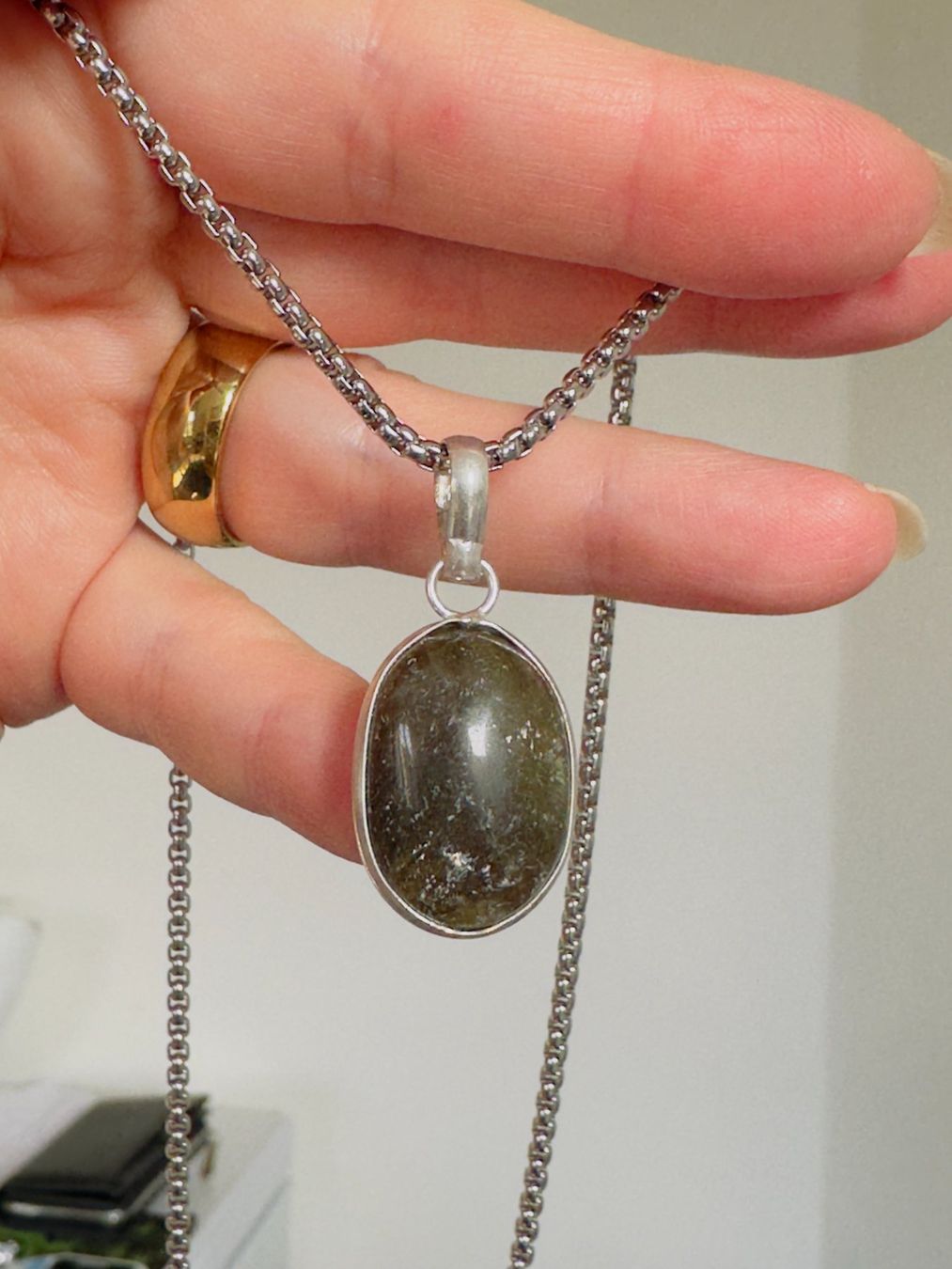Ketten: Fashionable labradorite necklace – Neu und originalverpackt aus Genève von AGBERG 9