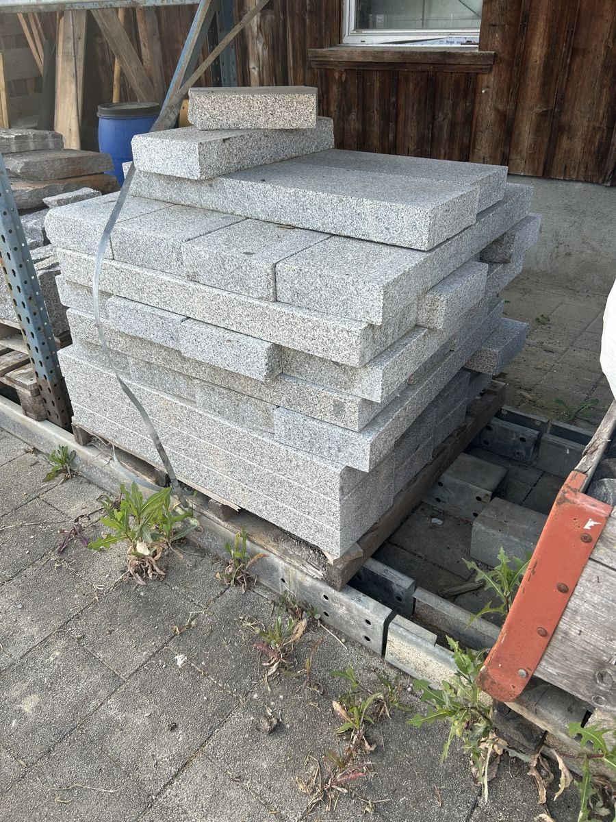 Piatti di portata: Granitstellplatten 24cm höhe und 8cm dick ca. 32m lang – Nuovo (secondo la descrizione) da Altenrhein venduto da Roman118 1