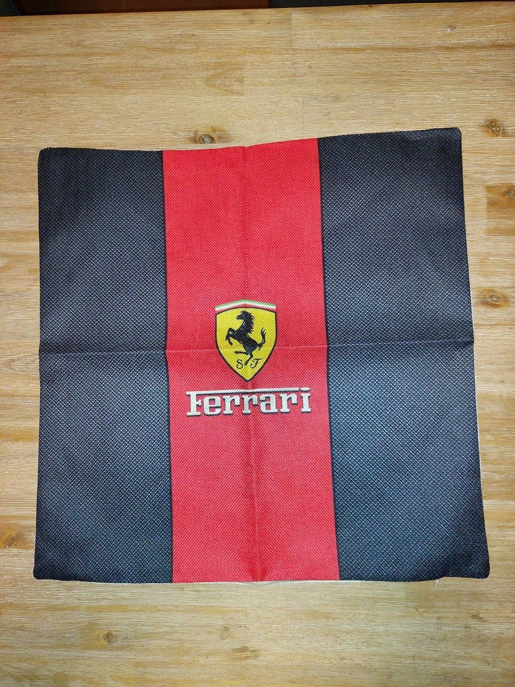 Coussins: Kissenbezug Ferrari – Neuf avec emballage d'origine à Zürich par makimakimak