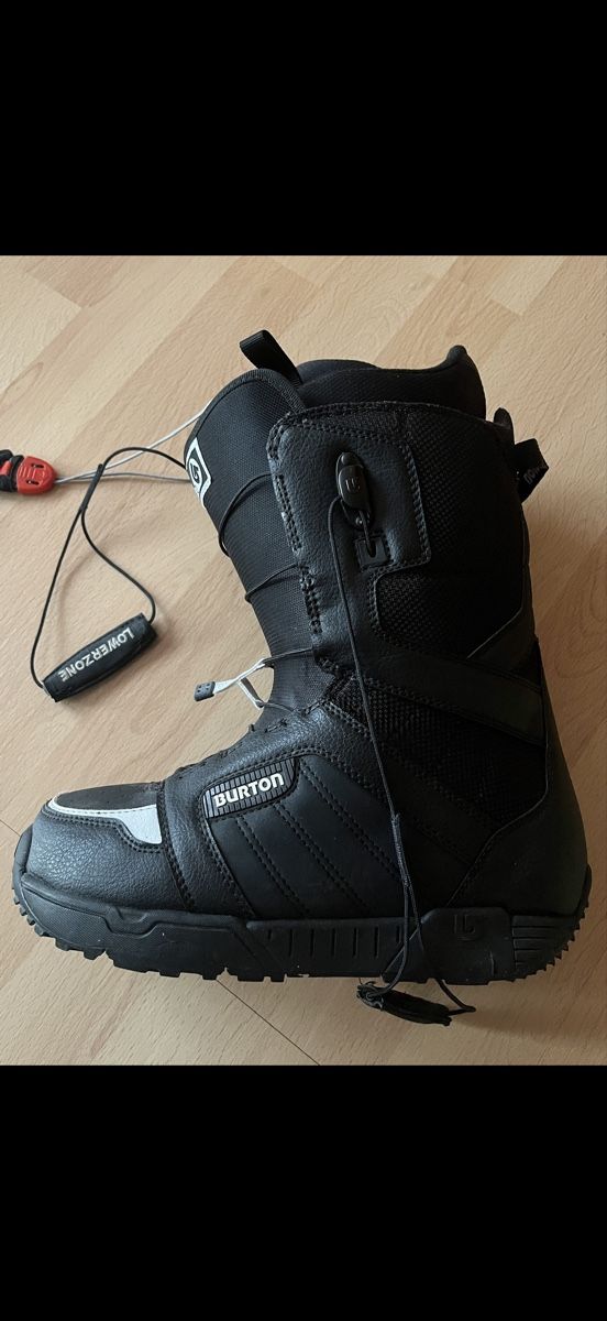 Chaussures hommes: Burton Snowboardschuhe grösse 41.5 – D'occasion à Dierikon par Leuchtenstadt