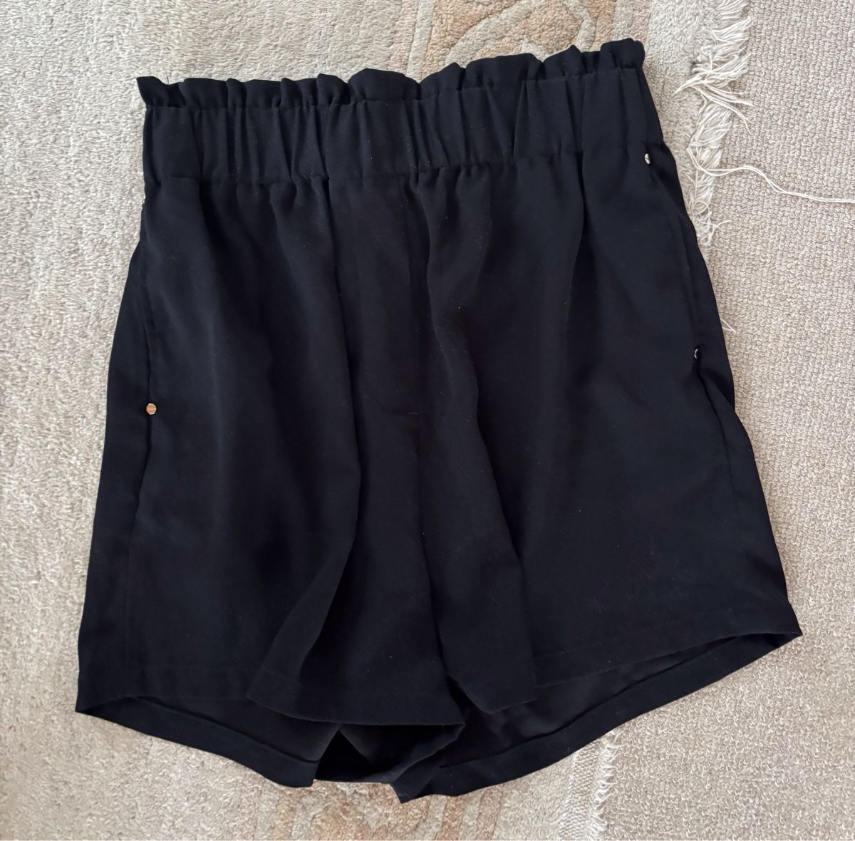 H&M Pantaloni: Stoffhosen kurz – Usato da Eggersriet venduto da car_w5cl