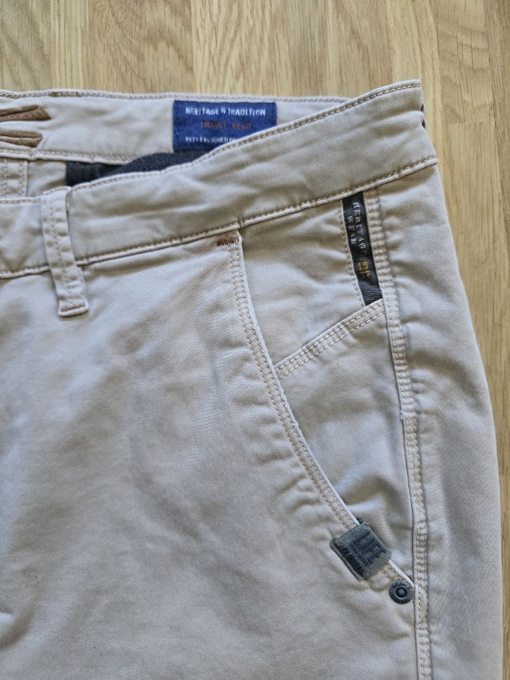 Pantaloni: Pantalon Camel Active, taille 31/32, beige, printemps. – Usato da Mont-sur-Lausanne venduto da Didinho 1