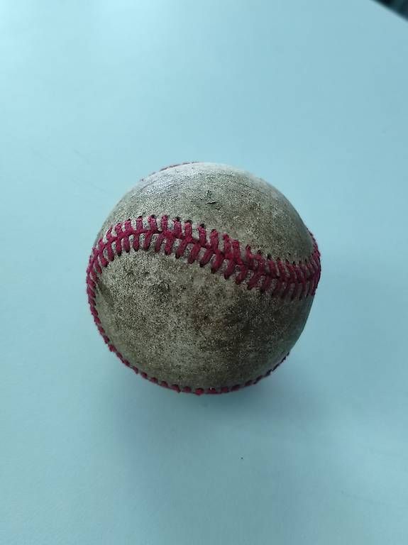 Palloni: Vintage Baseball ball – Usato da Zürich venduto da Yevhenii. 2