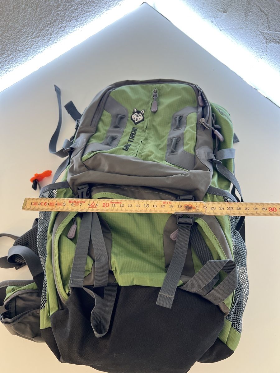 Zaini: Wanderrucksack Wolf Tracks grün/grau ca. 50 cm Höhe – Usato da Rotkreuz venduto da Migu2012 1