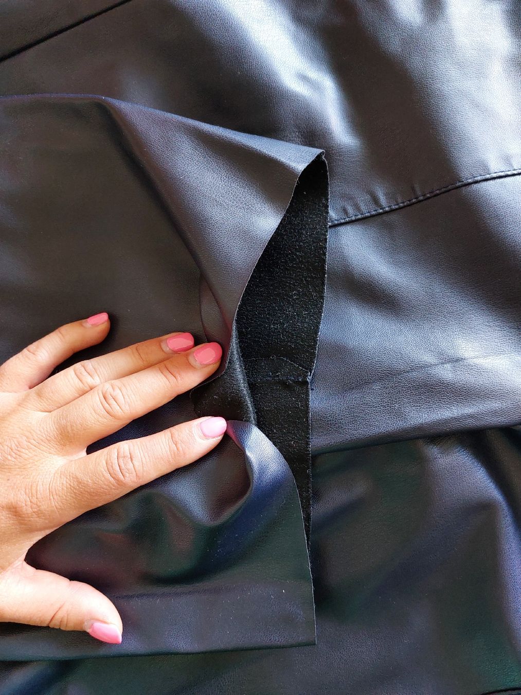 More & More Pantaloni: Kunstleder-Hose dunkelblau Gr. 34/36 – Usato da Horgen venduto da prinza 2