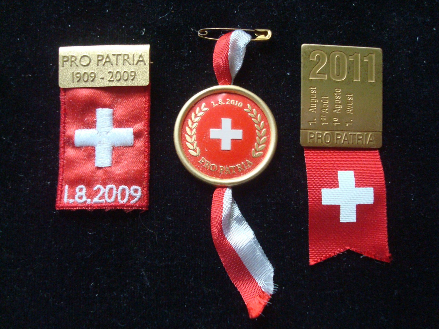 Placchette & Badge: Abzeichen 1. August 2009-2010-2011 – Usato da Riehen venduto da Baerewaegli