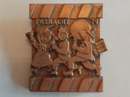 1979 (K-A) Uf d'Sogge mache - Basler Fasnachtsplakette